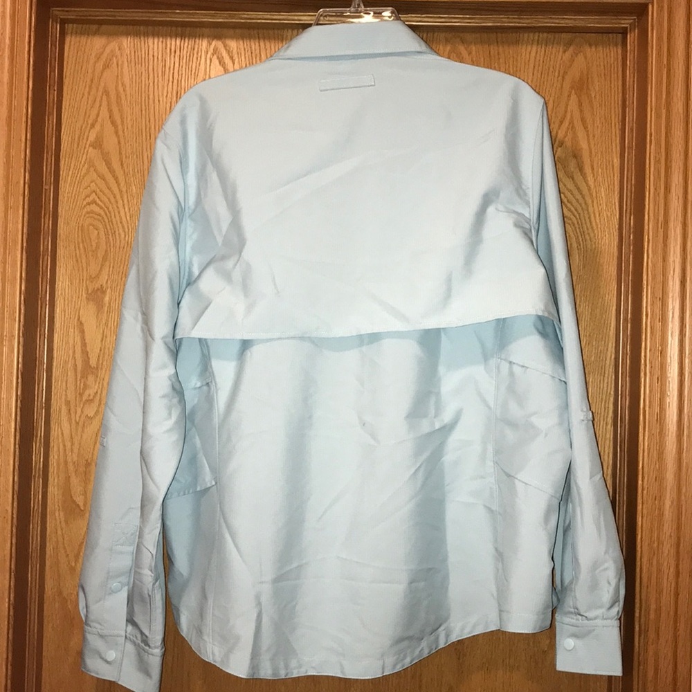 New Duluth Trading Company Action Button blue vented fishing camping UPF shirt